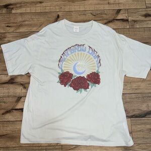 American Eagle Outfitters White Tee with Red Rose & Blue Moon Graphic